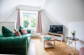 ANCHORAGE APARTMENT 6 - Two bed apartment close to the centre and the beach, located in Llandudno, North Wales